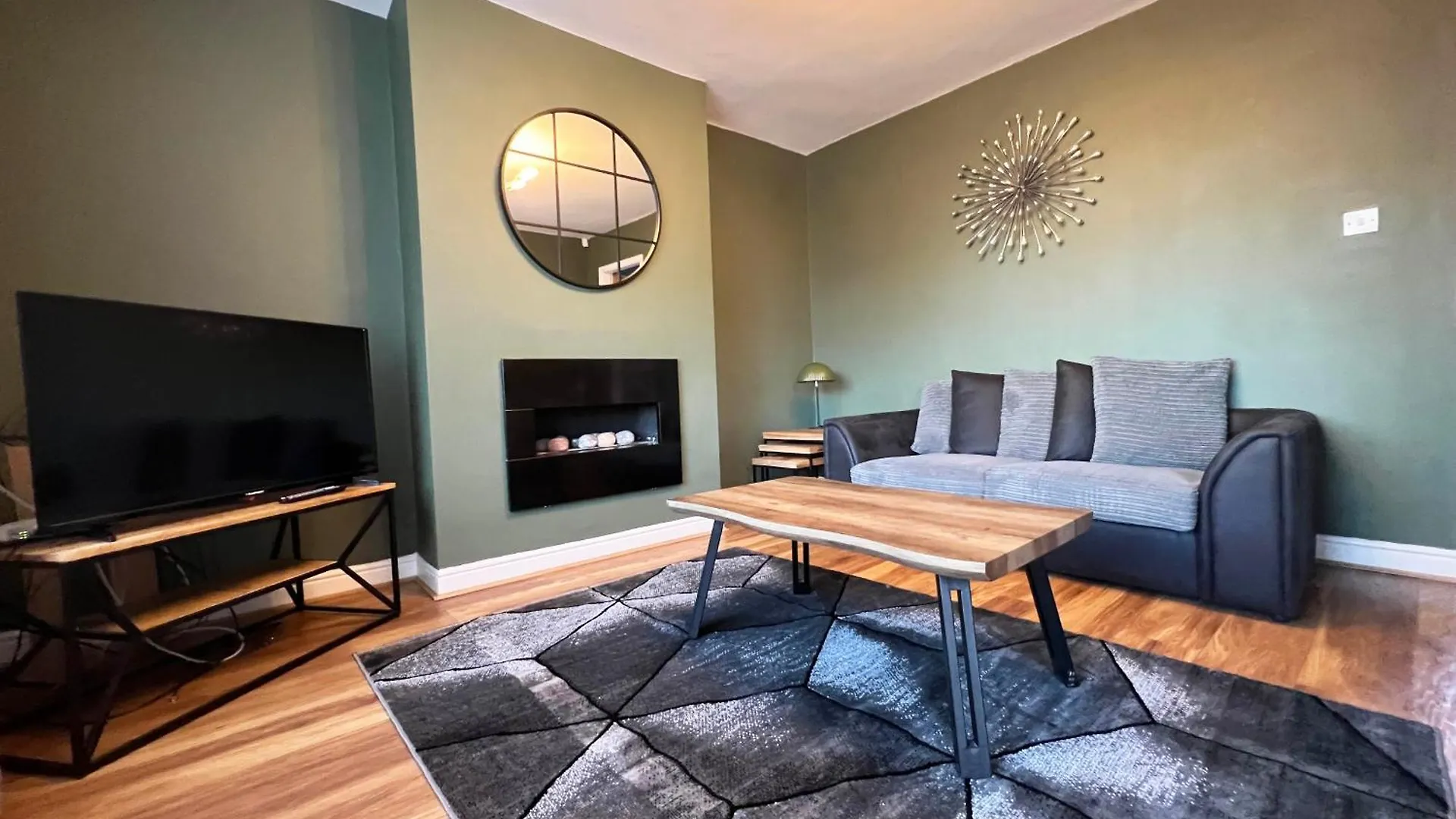Recently Refurbished 3 Bedroom Home With Parking - Perfect For Longstays - Sleeps 8 Chester United Kingdom