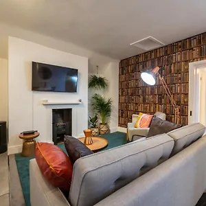  Apartment Contemporary On The Historic Rows