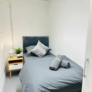 https://canopy-aldgate.brighton-hotels-england.com