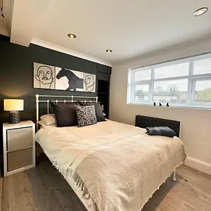  Apartment Chester's - - Walls - Private Garden Overlooking River Dee