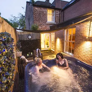 Chester Apartments Апартаменты