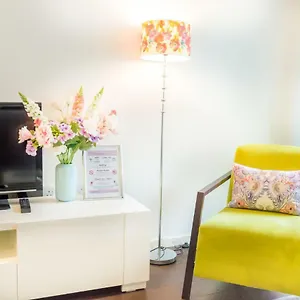 https://hohome-river-walk-suite-canary-wharf.cambridgehotelsuk.com